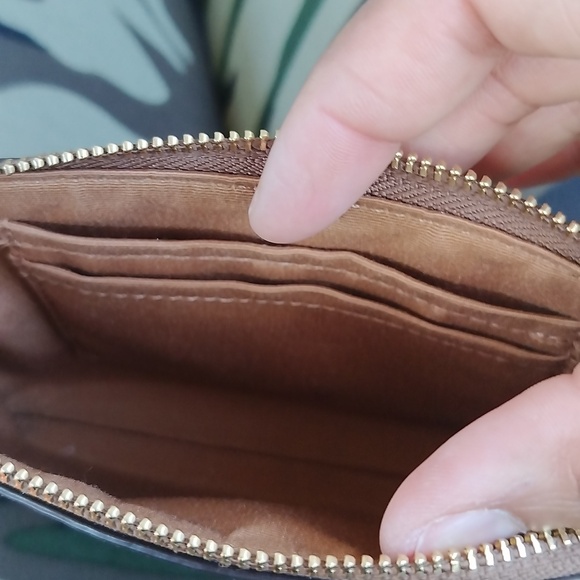 Coach wristlets snowflakes ❄️❄️❄️ - Picture 6 of 10